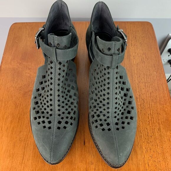 VINCE CAMUTO Cadey Gray Perforated Nubuck Leather Ankle Bootie Buckle US 8.5 - Picture 3 of 10